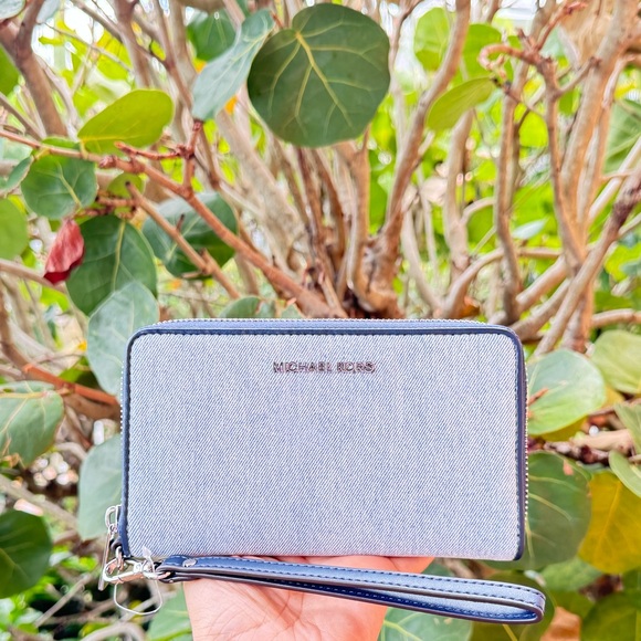 Michael Kors Jet Set Travel Multifunction Phone Wallet Light Denim - Picture 1 of 12